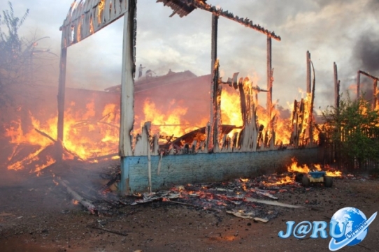 jaru-incendio-de-grandes-proporcoes-destroi-deposito-de-loja-de-eletrodomesticos542x304_39541aicitonp17e18g77g74a1lidhr1nu0jeo