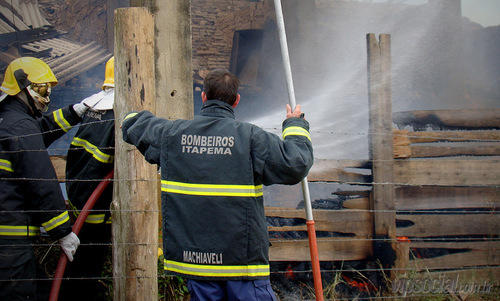 Incêndio destrói parte de olaria e mobiliza Corpo de Bombeiros