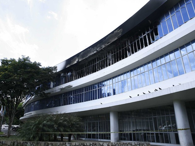 incendiobiblioteca2_620