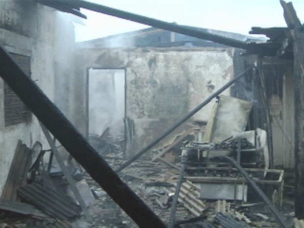 lanchonete_destruida_620x465