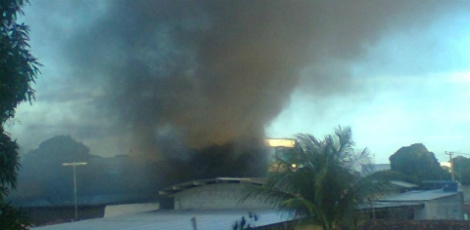 incêndio-depósito-garrafas