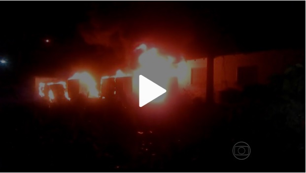 Vídeo no link: http://zip.net/bjsJ4y