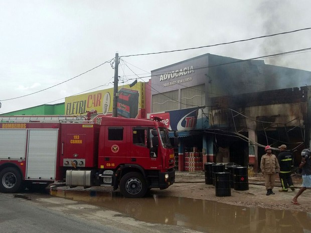 Incêndio foi controlado pelos bombeiros (Foto: Sérgio Henrique Santos/Inter TV Cabugi)