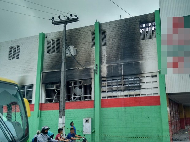 Incêndio foi registrado na madrugada desta quarta-feira em Esperança (Foto: Carlos Alberto Pessoa / Arquivo Pessoal)