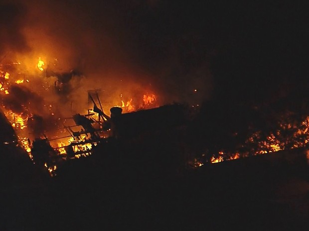 Incêndio atinge prédio de empresa em São Bernardo do Campo (Foto: Reprodução: TV Globo)