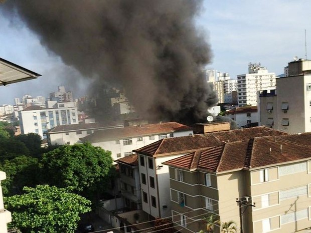 Incêndio atingiu centro espírita em Santos, litoral de São Paulo (Foto: Rodrigo Esteves/Arquivo Pessoal)