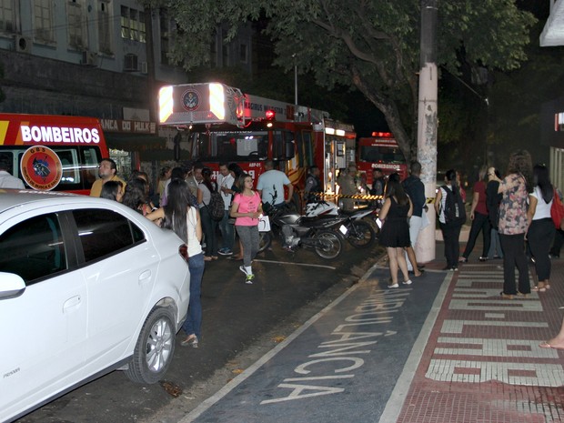 Incêndio aconteceu na noite de quarta-feira (17) e assustou estudantes na Uninorte (Foto: Gabriel Machado/G1AM)
