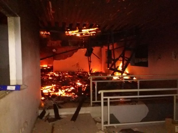 Escritórios da fábrica foram destruídos em Bom Princípio (Foto: Bombeiros Voluntários / Divulgação )