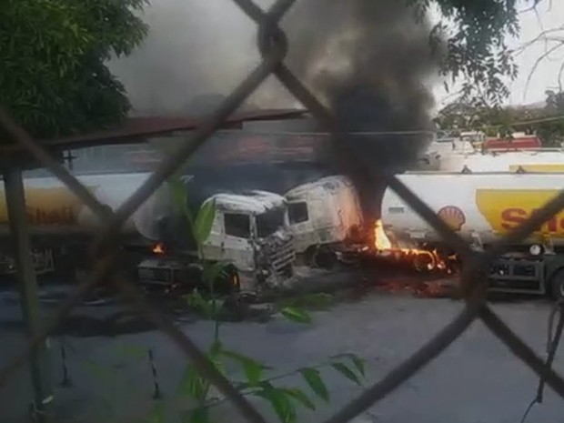 Caminhões-tanque ficaram danificados em pátio de transportadora em Betim (Foto: André Luiz dos Santos/Arquivo pessoal)