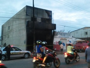 Loja foi destruída pelo fogo na cidade de Penedo (Foto: Arquivo Pessoal)
