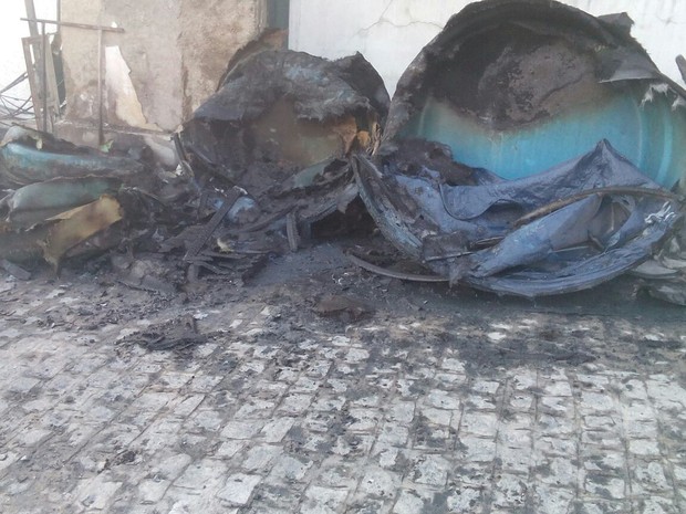 Fogo destruiu diversos materiais de construção em Garanhuns (Foto: Cb Marcelo Silva/ Corpo de Bombeiros)