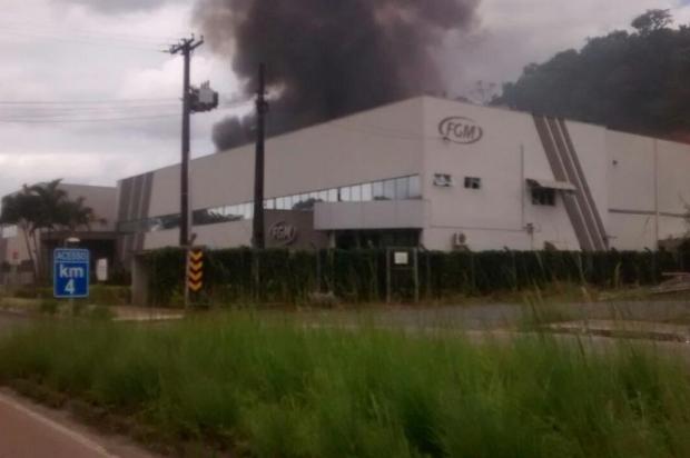 Fogo atingiu depósito nos fundos da empresa Foto: Divulgação / Arquivo Pessoal