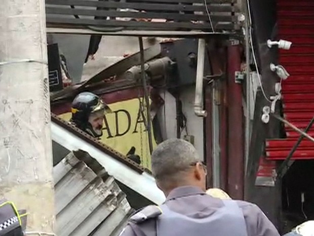 Shopping de comércio popular desabou com incêndio (Foto: GloboNews/Reprodução)