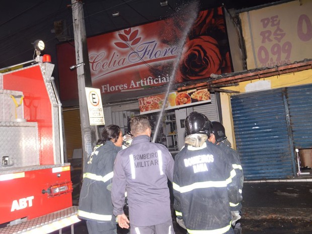 Segundo Bombeiros, perícia deve determinar causa do fogo (Foto: Ed Santos/ Acorda Cidade)