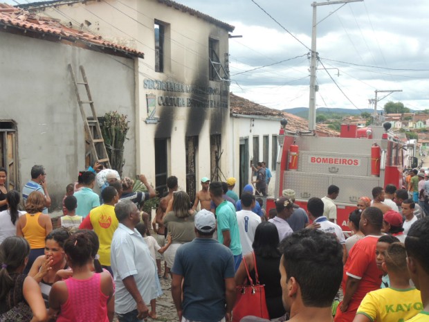 Incêndio atinge prédio onde funcuionou Secretaria de Educação de Boa Vista do Tupim (Foto: Divulgação/Prefeitura de Boa Vista do Tupim)