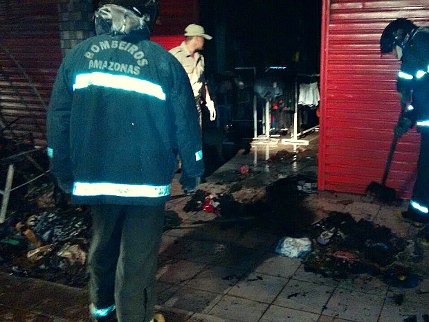 Chamas atingiram loja na Rua Amazonas (Foto: Divulgação/Corpo de Bombeiros)