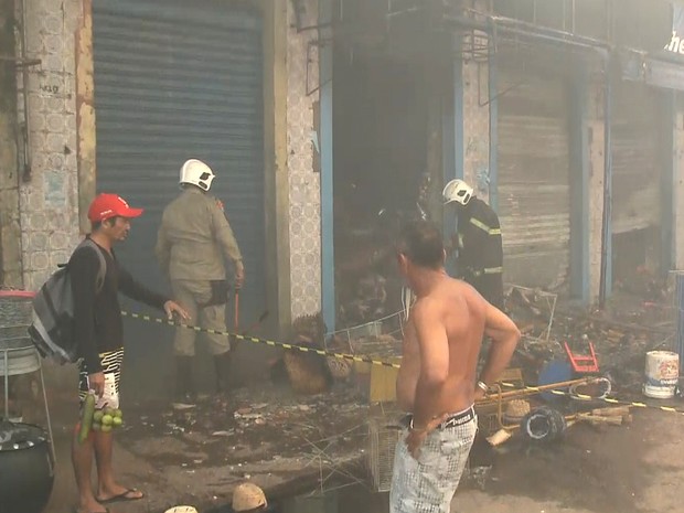 Fogo teve início às 6h desta quarta-feira (20) (Foto: Reprodução/TV Mirante)