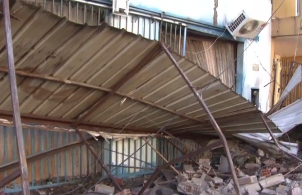 Fábrica de colchões ficou destruída por causa de incêndio, em Goiânia (Foto: Reprodução/TV Anhanguera)