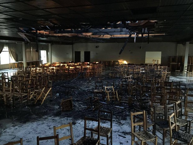 Polícia informou que 60% do forro do Centro Cultural foi destruído (Foto: Arquivo pessoal/Clayton Burgath)