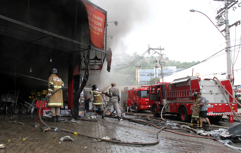 07 05 2016 Incêndio na Giro no centro do Alcantara SN (1)