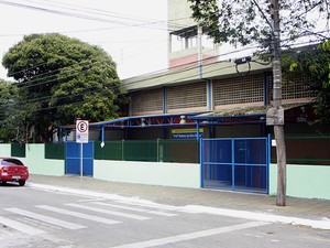 Escola onde ocorreu o princípio de incêndio (Foto: Beto Faria/PMSJC)