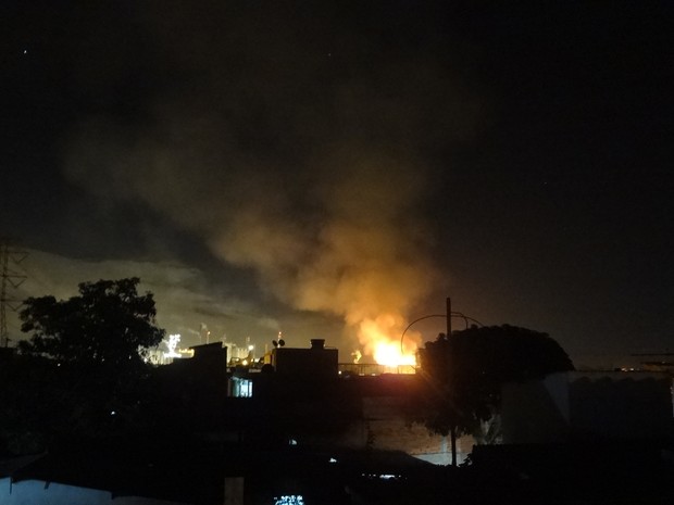 Internauta registrou incêndio de casa (Foto: Druscila Roberta Deodono/VC no G1)