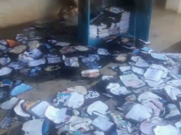 Escola municipal foi incendiada em Aparecida de Goiânia (Foto: Reprodução/ TV Anhanguera)