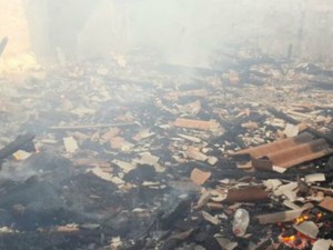Local ficou totalmente destruído pelo fogo (Foto: Alerta Rolim/Reprodução)