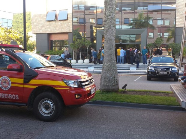 Incêndio começou em maquinário de ar-condicionado (Foto: Corpo de Bombeiros/Divulgação)