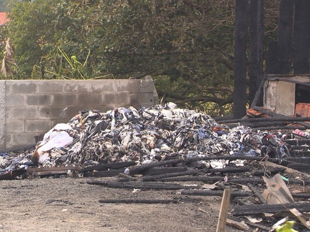 18 militares atuaram no combate ao incêndio (Foto: José Carlos Rocha/RBS TV)
