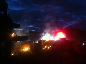 Incêndio começou após a explosão na caldeira (Foto: Assiscity/ Divulgação)
