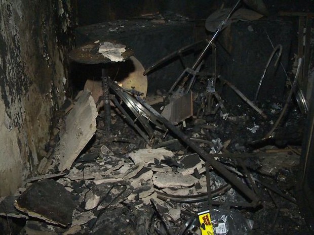 Incêndio destrói escola de música para crianças em Cariacica (Foto: Reprodução/ TV Gazeta)