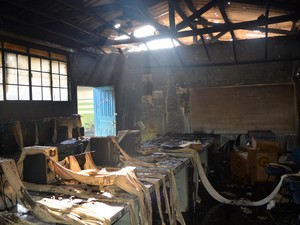 Incêndio danificou computadores novos que não haviam sido instalados ainda (Foto: Jeferson Guedes/G1)