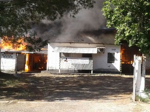 Empresa de carbono pegou fogo em Bauru (Foto: Udson Manzatto / Arquivo Pessoal)