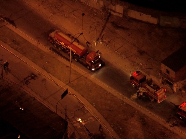 Corpo de Bombeiros combateu incêndio em Contagem, na Grande BH. (Foto: Reprodução/TV Globo)