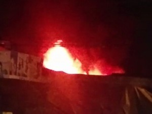 Incêndio em loja de calçados na Avenida Doutor José Rufino (Foto: Daniel dos Santos/WhatsApp)