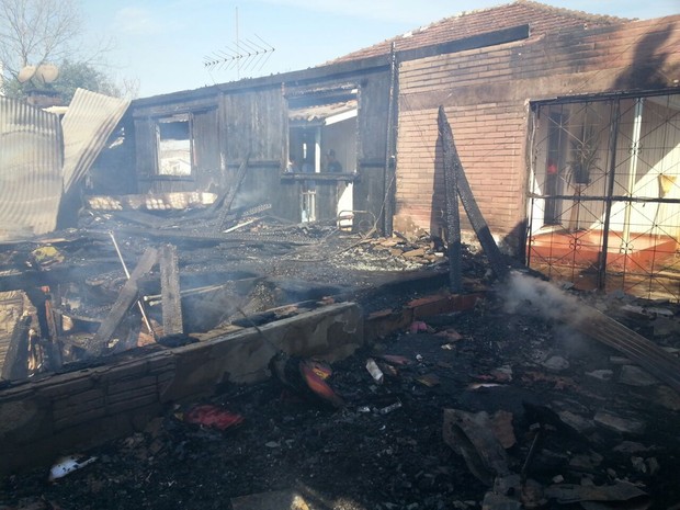 Incêndio destruiu sapataria e loja em Rondinha (Foto: Divulgação/Bombeiros Voluntários de Sarandi)