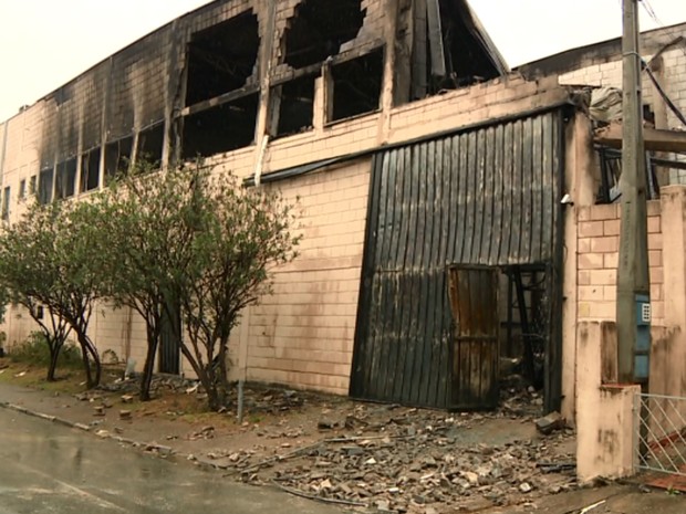 Prédio foi condenado pela Defesa Civil (Foto: Reprodução EPTV)