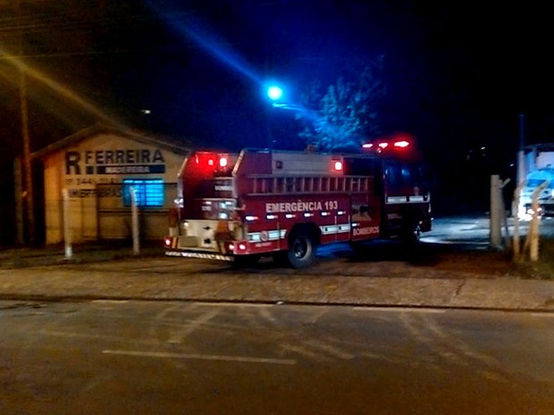 Incêndio atinge barracão de empresa em Limeira (Foto: Wesley Justino/EPTV)