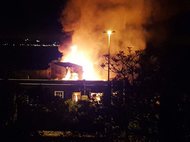 Chamas ultrapassaram 20 metros de altura, conforme os Bombeiros (Foto: Tomás Saraiva/Arquivo pessoal)