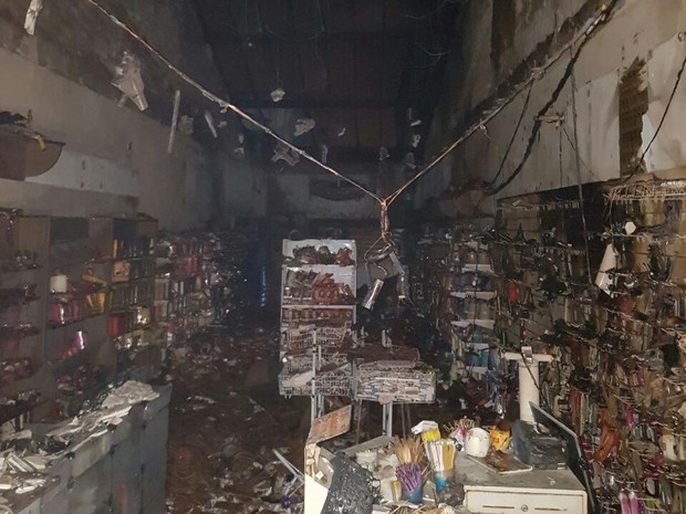 Cosméticos ficaram destruídos após incêndio em Gravatá (Foto: Divulgação/Corpo de Bombeiros)