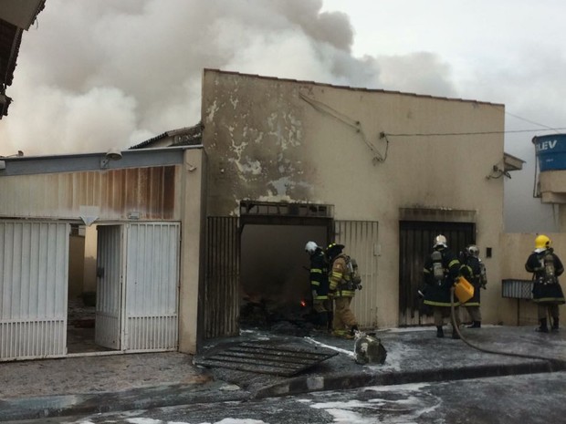 Estabelecimento fica na Avenida das Torres, em Cuiabá (Foto: Corpo de Bombeiros/Divulgação)