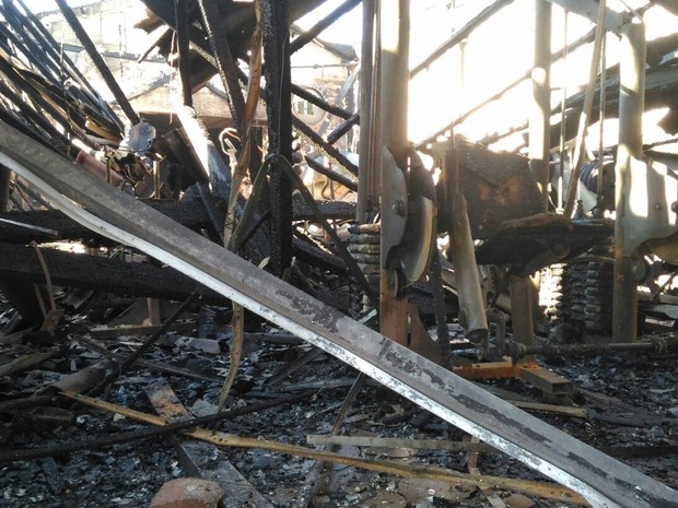 Incêndio destruiu academia no Alto do Ipiranga (Foto: Alessandro Batata/TV Diário)