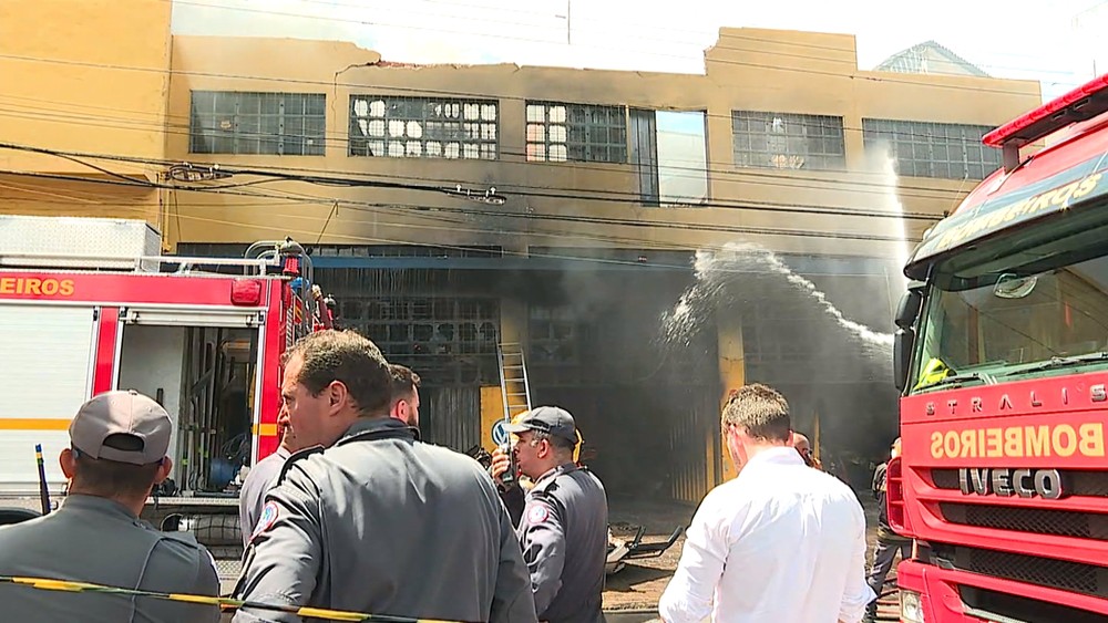 Trecho da Avenida Pedro II, na Região Noroeste de BH, foi interditado (Foto: Reprodução/TV Globo)