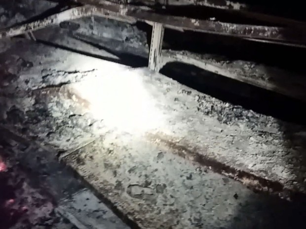 Imagens mostram prateleiras queimadas dentro do Walmart, em Americana (Foto: Reprodução EPTV)